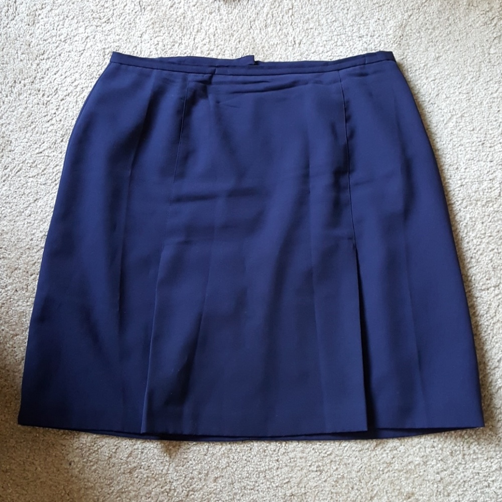 August Max Woman Front Pleat Solid Navy Skirt